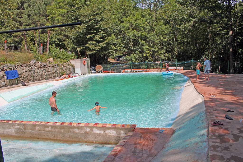 Camping Le P'Tit Bonheur Escaro Buitenkant foto